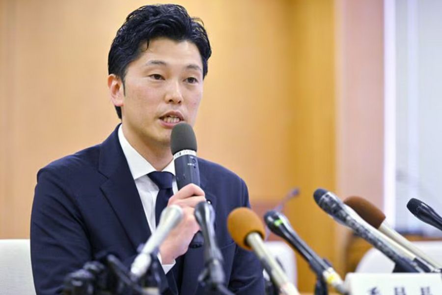 百条委員会奥谷委員長 会見　画像